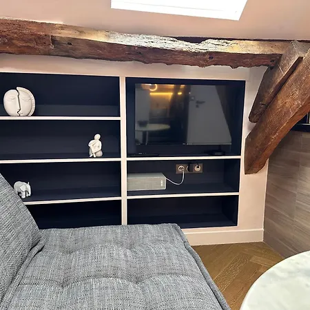 Nid D'amour Sous Les Toits ! Honfleur