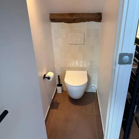 Nid D'amour Sous Les Toits !