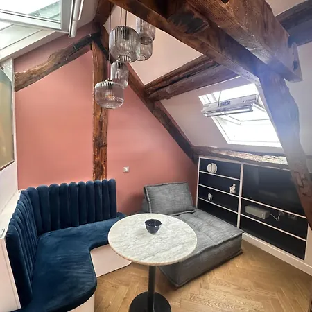 Nid D'amour Sous Les Toits ! Ονφλέρ