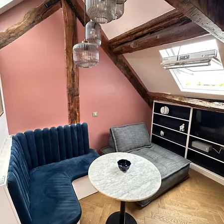 Nid D'amour Sous Les Toits ! Ονφλέρ