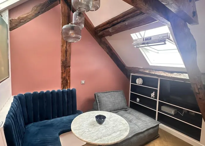 Nid D'amour Sous Les Toits ! Honfleur