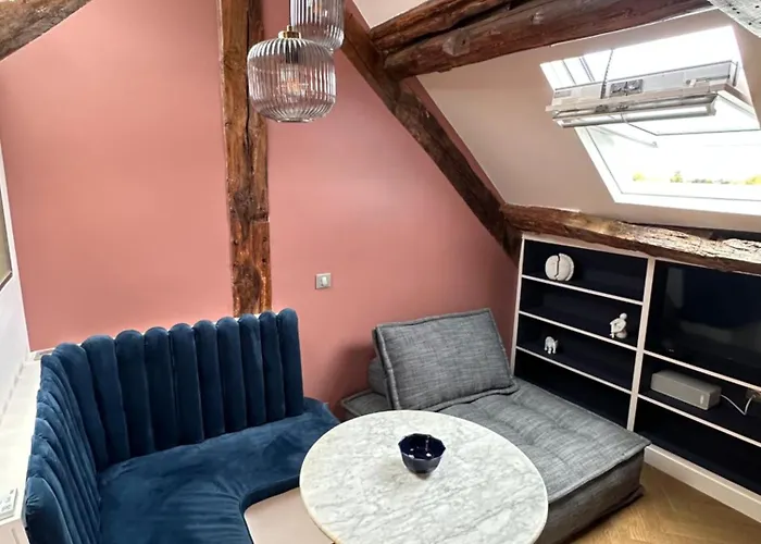 Nid D'amour Sous Les Toits ! Honfleur