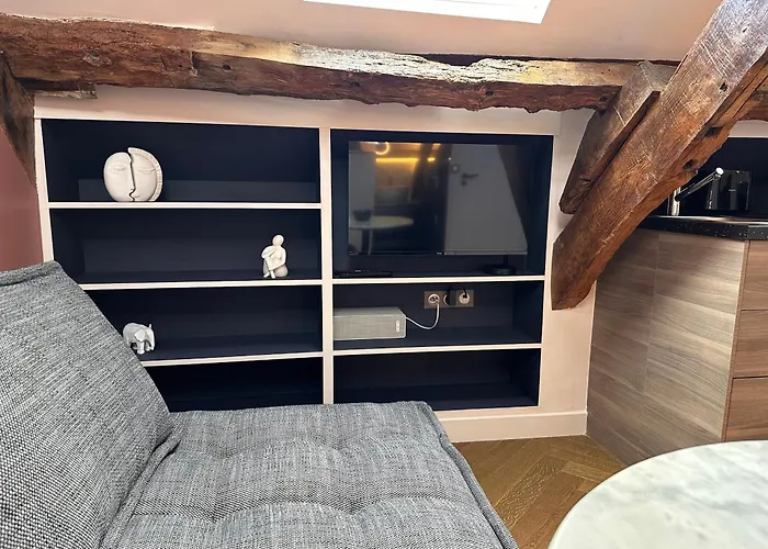 Nid D'amour Sous Les Toits ! Honfleur